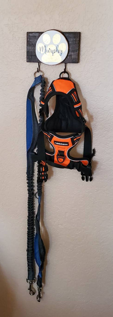 paw print leash holder with harness and leash