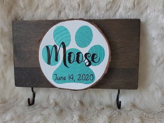 paw print leash holder video Moose detail
